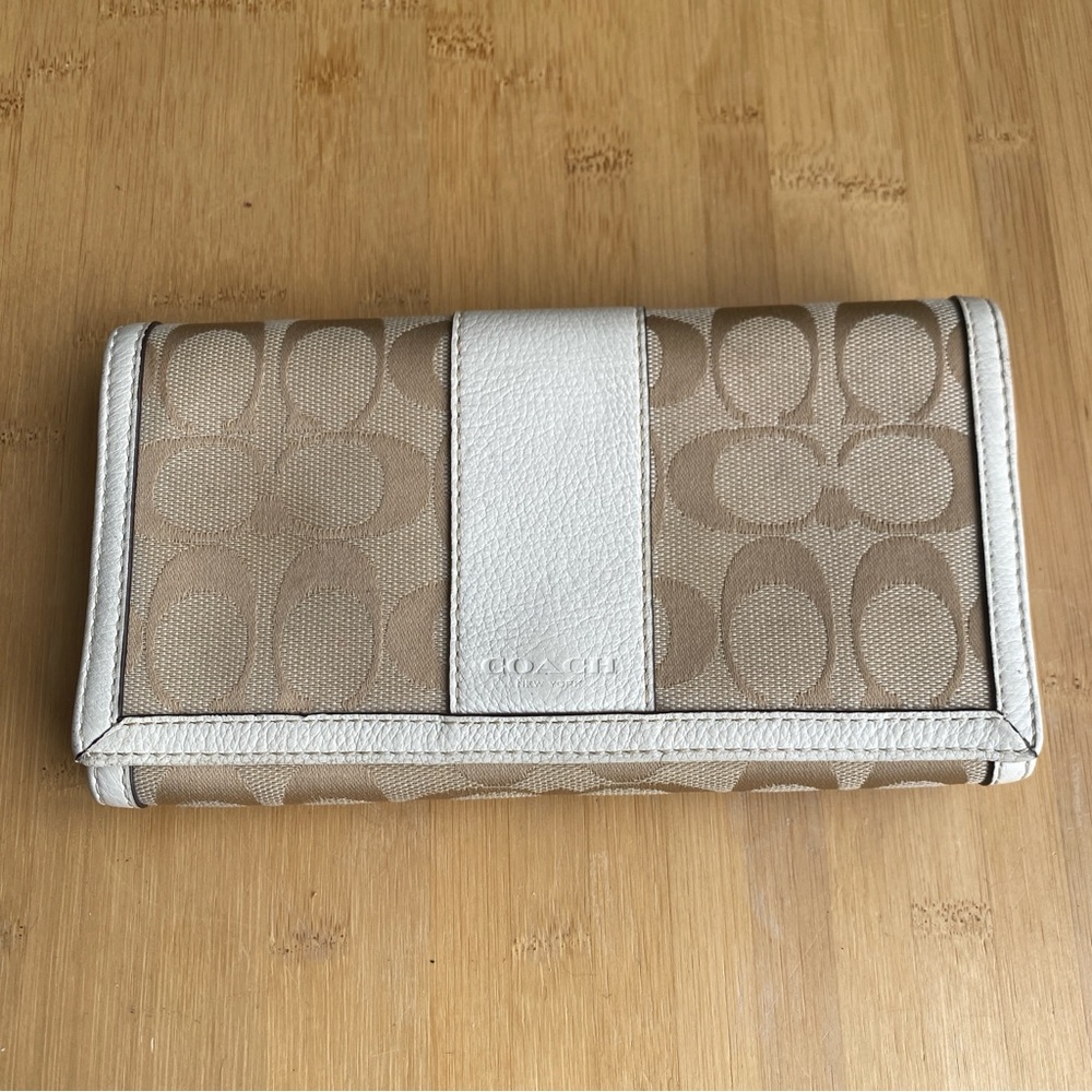 Coach Park Signature Checkbook Wallet F51767 Light Khaki Parchment Trifold
